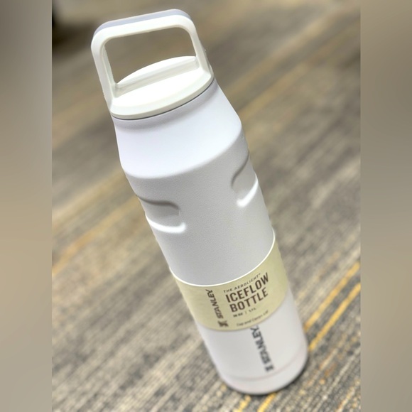 Stanley Other - Stanley Iceflow Bottle 36oz